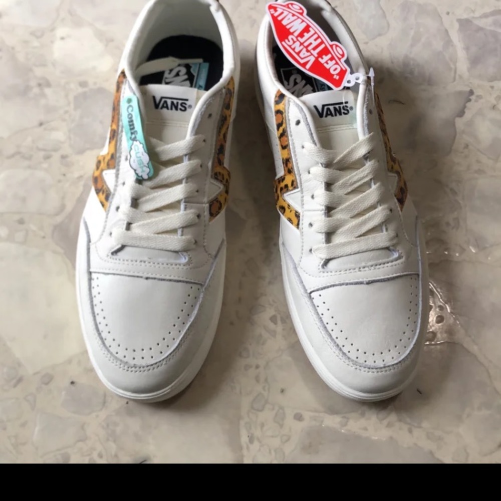 NEW, UNWORN, AUTHENTIC VANS IN THE BOX - MEN'S SIZE 11, WOMENS SIZE 12.5 - Picture 5 of 9